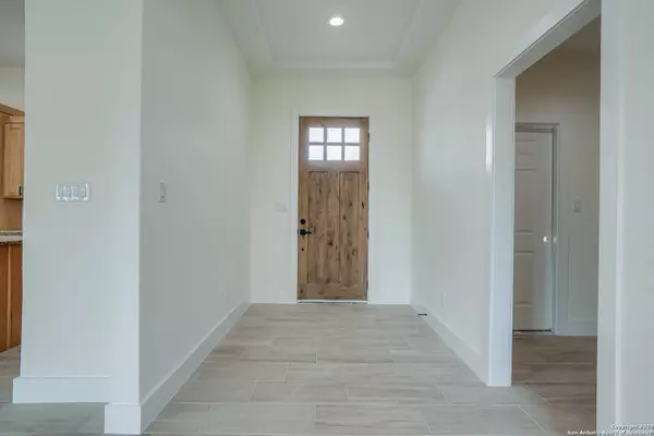 124 Settlement Dr, La Vernia, TX 78121