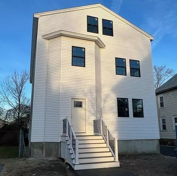 220 Carleton St, Lawrence, MA 01843
