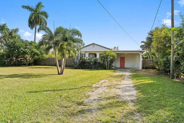 110 Wilson RD, Cloud Lake, FL 33406