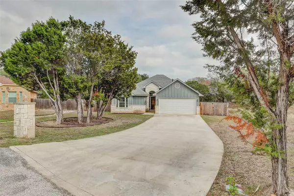 14 Honeysuckle LN, Wimberley, TX 78676