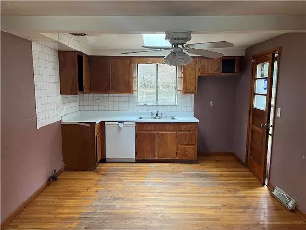 632 Millers Ln, Pittsburgh, PA 15239