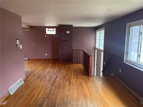 632 Millers Ln, Pittsburgh, PA 15239