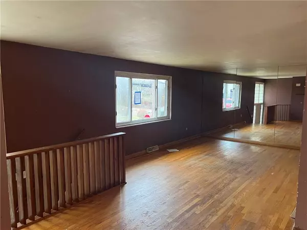 632 Millers Ln, Pittsburgh, PA 15239