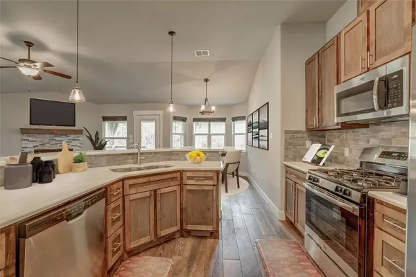 14 Honeysuckle LN, Wimberley, TX 78676