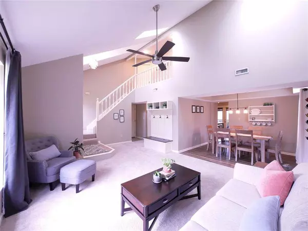 7328 Newbury CT, Fishers, IN 46038