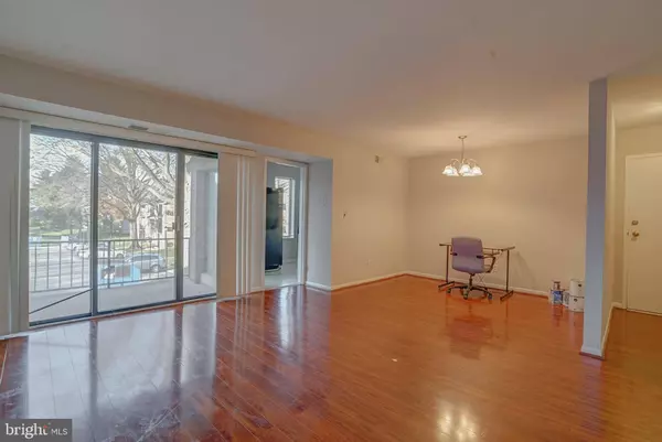 5472 CEDAR LN W #B2, Columbia, MD 21044