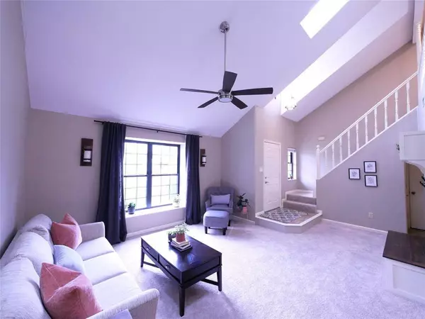 7328 Newbury CT, Fishers, IN 46038