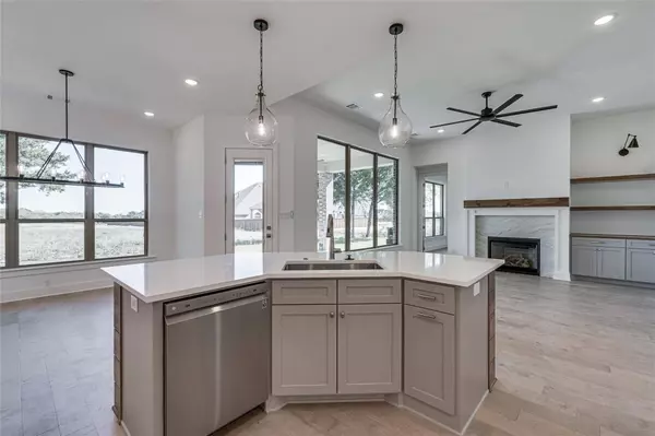 2418 Somercrest Place, Midlothian, TX 76065