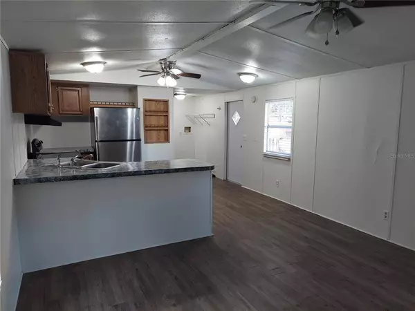 1904 N MOBILE VILLA DR, Lutz, FL 33549