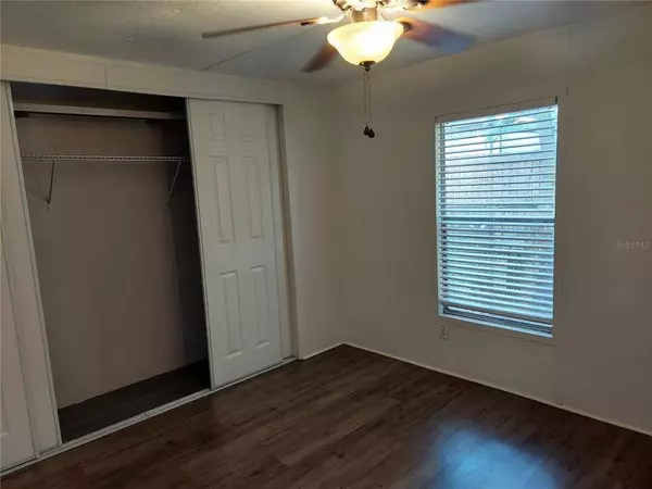 1904 N MOBILE VILLA DR, Lutz, FL 33549