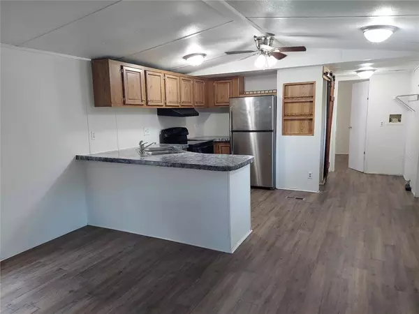 1904 N MOBILE VILLA DR, Lutz, FL 33549