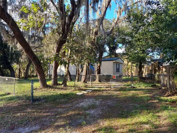 1904 N MOBILE VILLA DR, Lutz, FL 33549