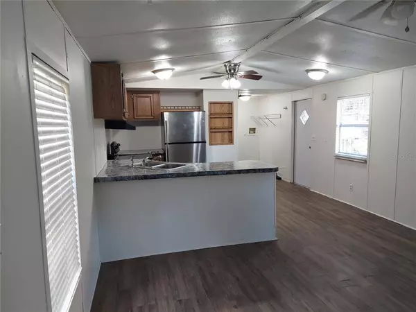 1904 N MOBILE VILLA DR, Lutz, FL 33549