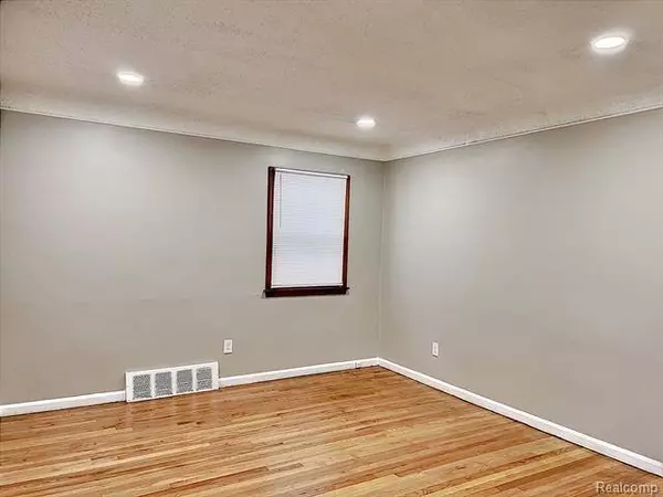 15529 OCONNOR Avenue, Allen Park, MI 48101