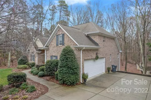 105 Barksdale LN, Mooresville, NC 28117