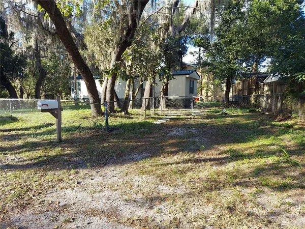 1904 N MOBILE VILLA DR, Lutz, FL 33549