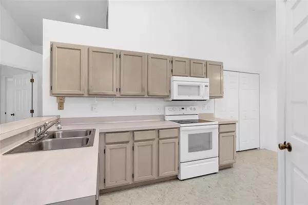 684 W CRANES CIR, Altamonte Springs, FL 32701