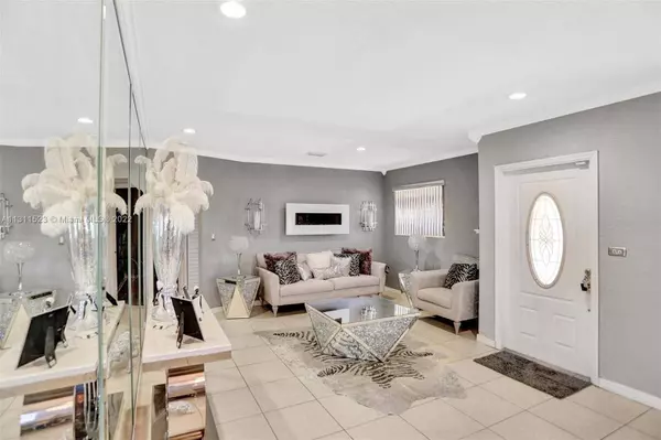 3541 NW 208th St, Miami Gardens, FL 33056