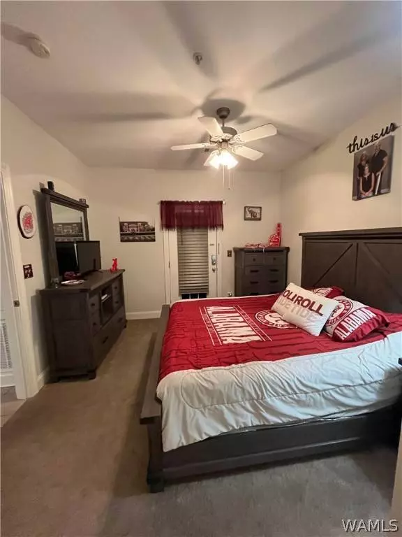 917 VETERANS MEMORIAL Pkwy #917, Tuscaloosa, AL 35404