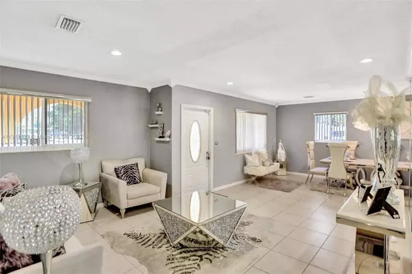 3541 NW 208th St, Miami Gardens, FL 33056