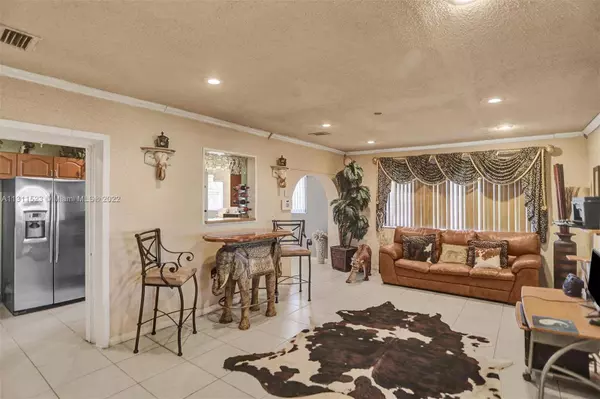 3541 NW 208th St, Miami Gardens, FL 33056