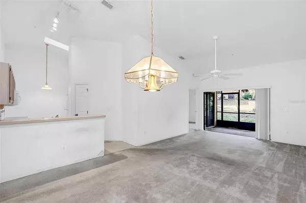 684 W CRANES CIR, Altamonte Springs, FL 32701