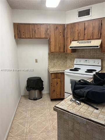 212 Lake Pointe Dr #308, Oakland Park, FL 33309