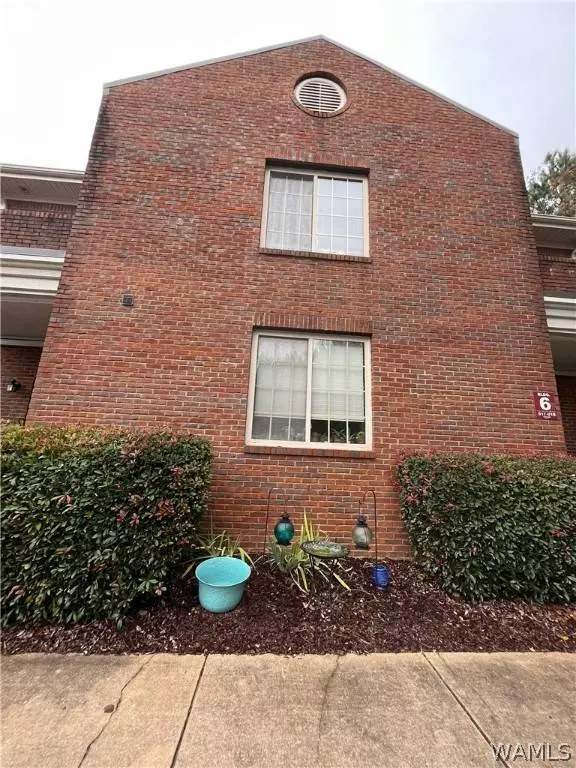 917 VETERANS MEMORIAL Pkwy #917, Tuscaloosa, AL 35404