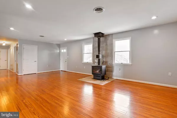 121 LONE OAK RD, Ranson, WV 25438