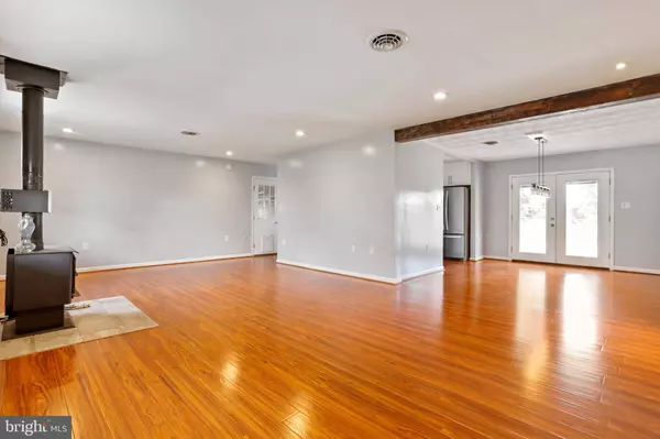 121 LONE OAK RD, Ranson, WV 25438