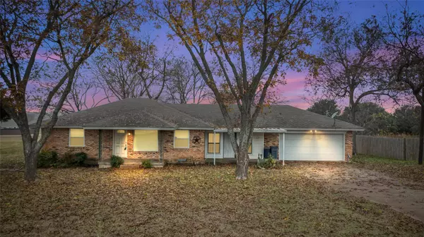 1119 S Uhl Road, Desoto, TX 75115