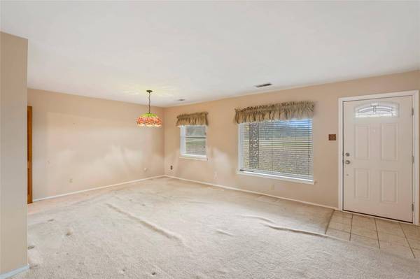 1119 S Uhl Road, Desoto, TX 75115