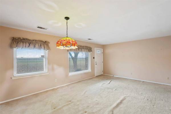 1119 S Uhl Road, Desoto, TX 75115