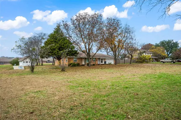 1119 S Uhl Road, Desoto, TX 75115