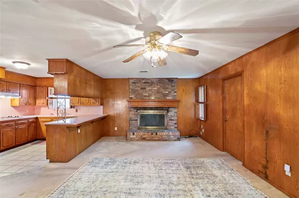 1119 S Uhl Road, Desoto, TX 75115