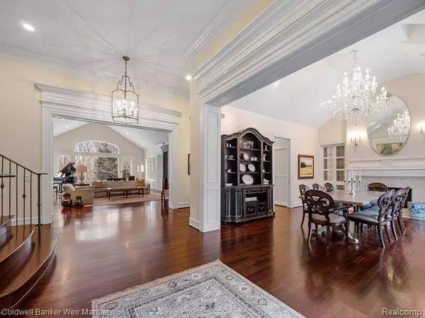 570 RUDGATE Road, Bloomfield Hills, MI 48304