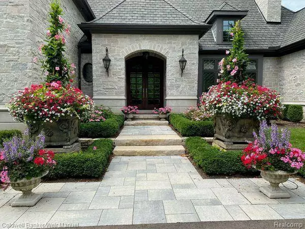 570 RUDGATE Road, Bloomfield Hills, MI 48304
