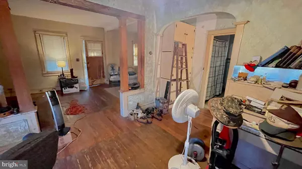 14 FAIRFAX AVE, West Berlin, NJ 08091