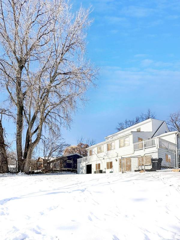 2688 Linwood AVE E, Maplewood, MN 55119