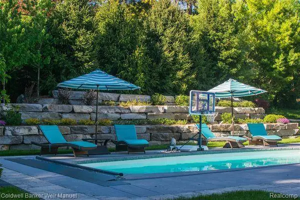 570 RUDGATE Road, Bloomfield Hills, MI 48304