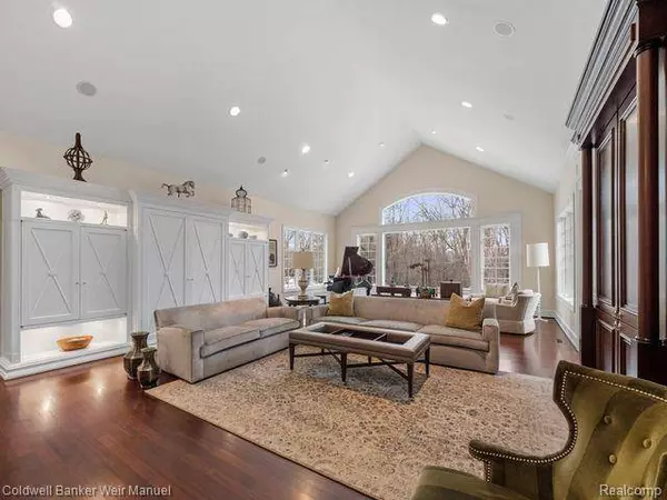 570 RUDGATE Road, Bloomfield Hills, MI 48304
