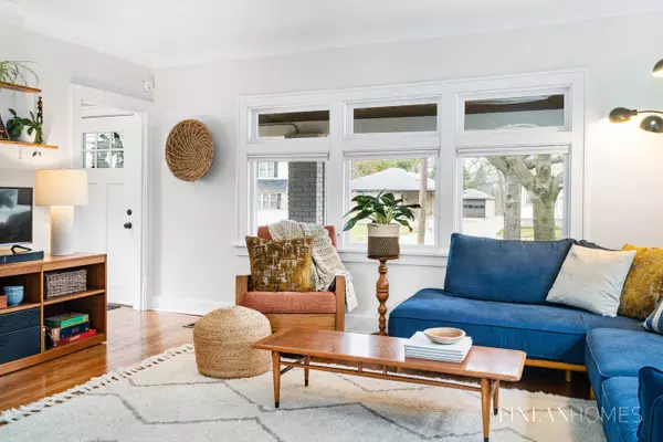 1040 Innes NE Street, Grand Rapids, MI 49503