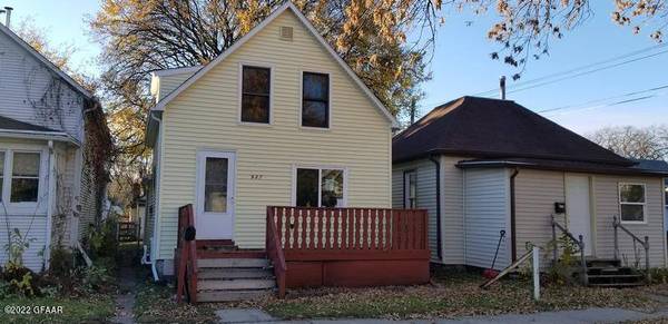 627 9TH Avenue S, Grand Forks, ND 58201