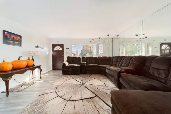 9346 80th Court, Hickory Hills, IL 60457