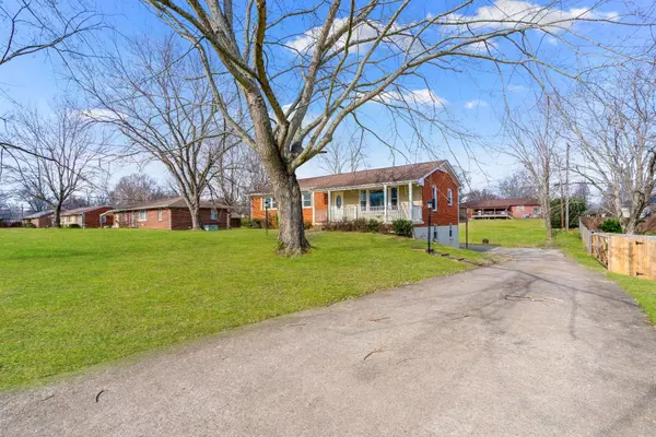 2085 Skyview Cir, Clarksville, TN 37042