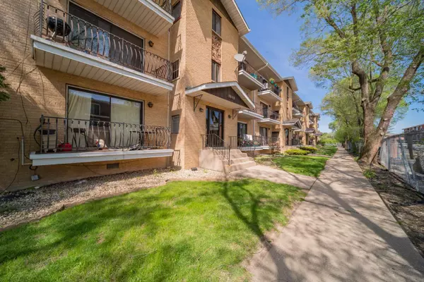 9649 S Harlem Avenue #3B, Chicago Ridge, IL 60415