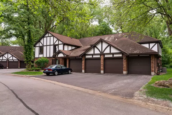 8115 Willow Drive #72D, Palos Hills, IL 60465