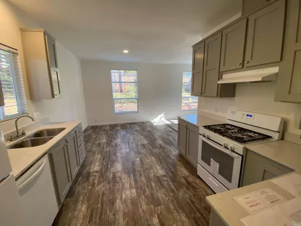 1 Sandstone CT, Santa Rosa, CA 95409