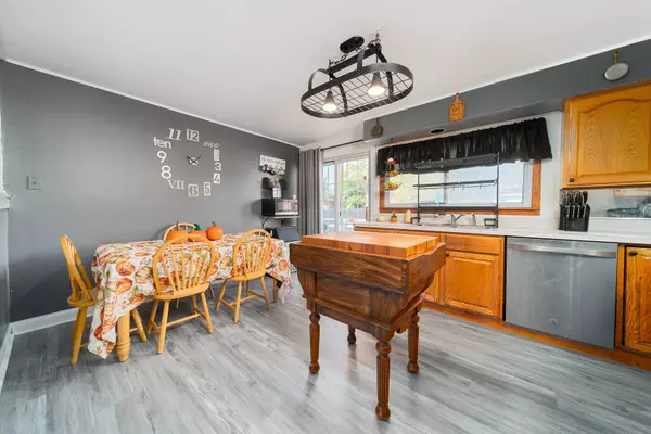 9346 80th Court, Hickory Hills, IL 60457