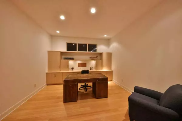 9315 SHADY BEND CT, Indianapolis, IN 46256